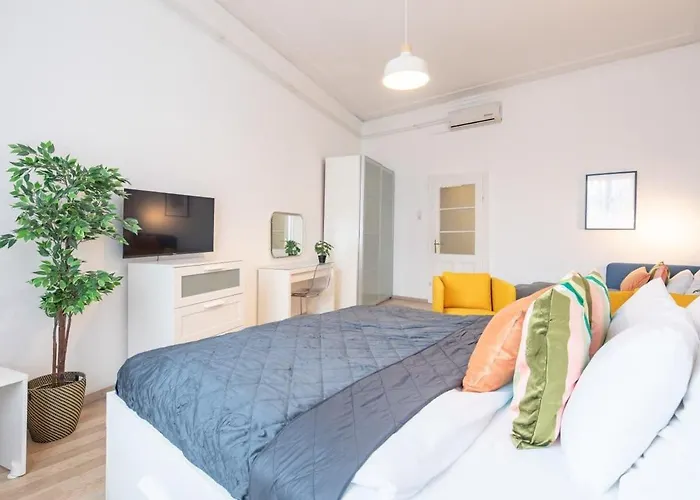Extreme Central Cozy Studio